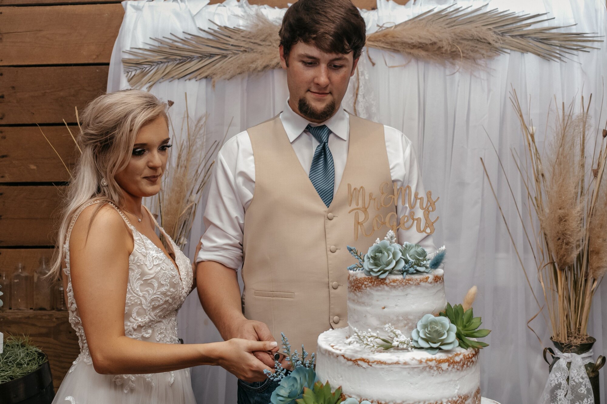 Newly wed slicing their wedding cake | The Color of Love