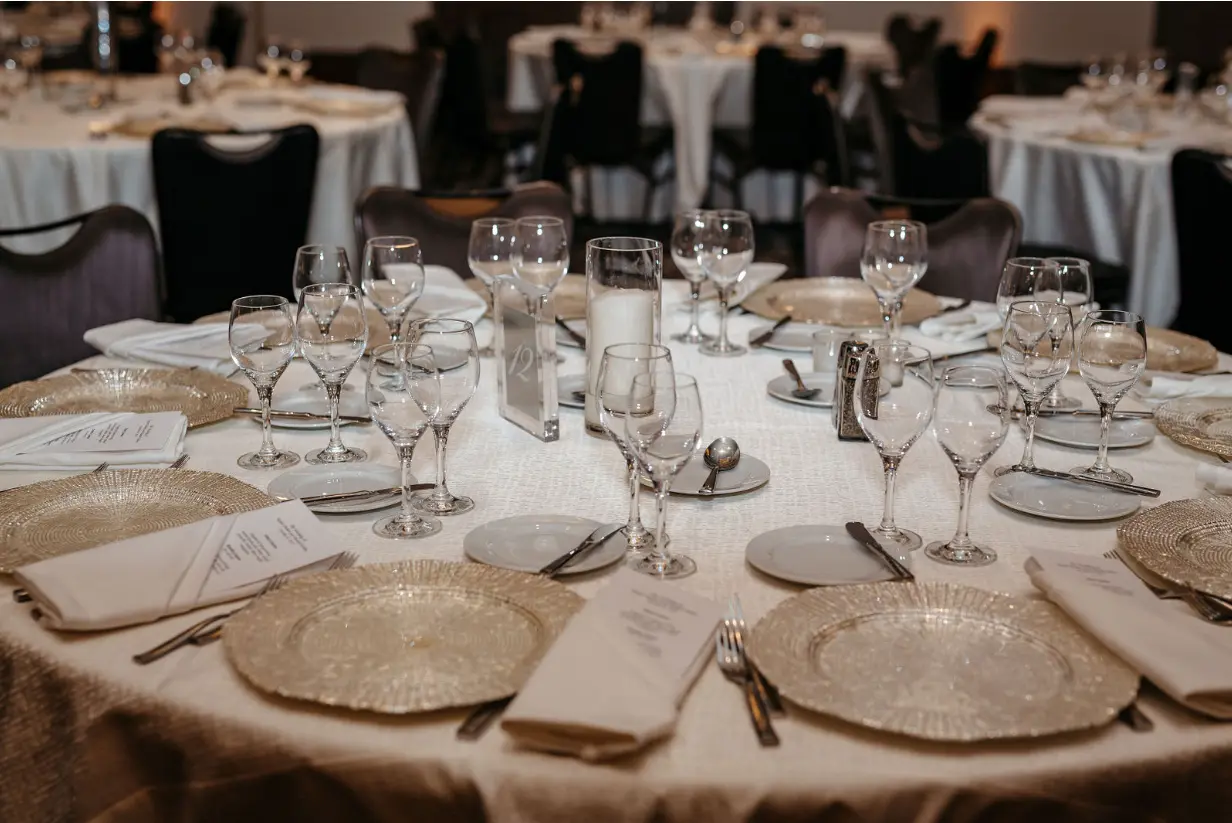 Table arrangement for wedding | The Color of Love